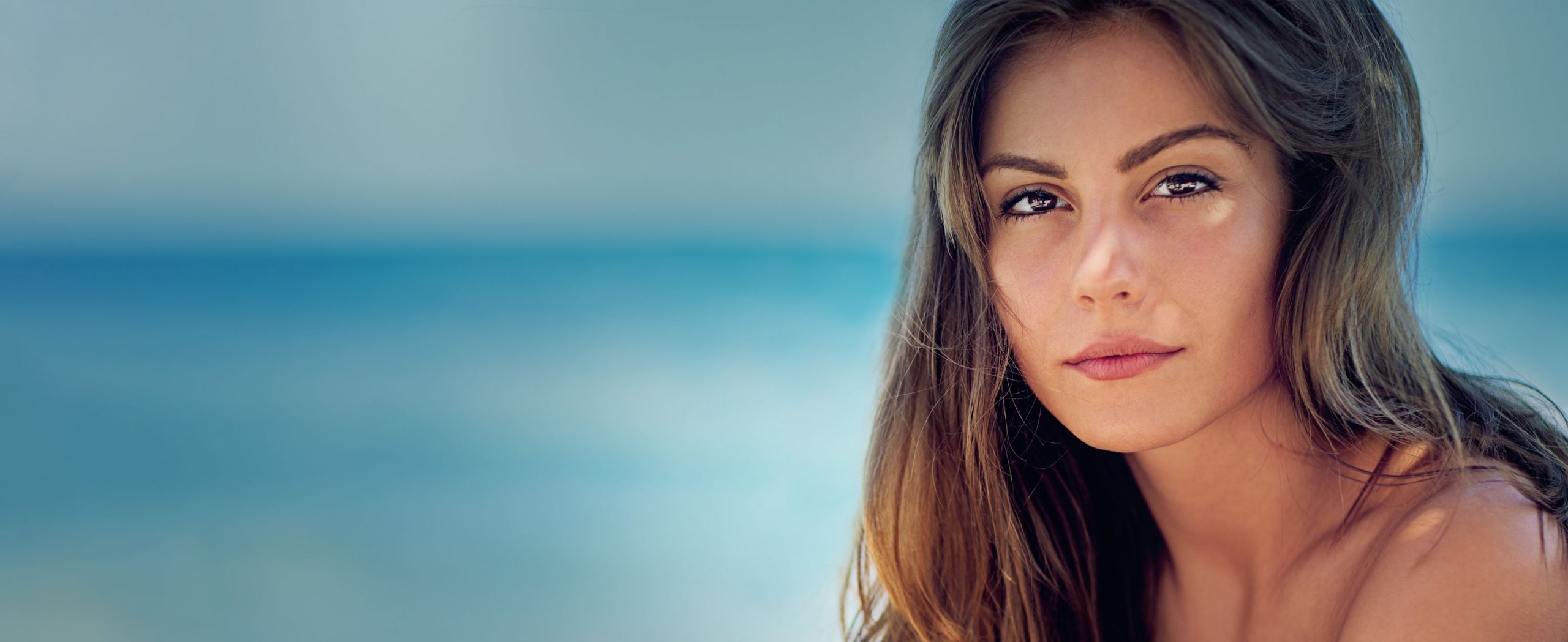 a close up of a woman